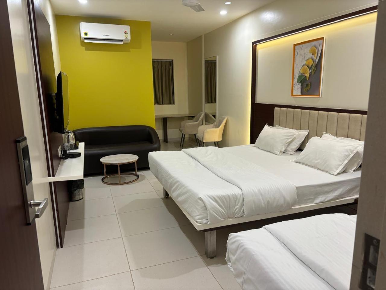 Hotel Haldi Nashik Exterior foto