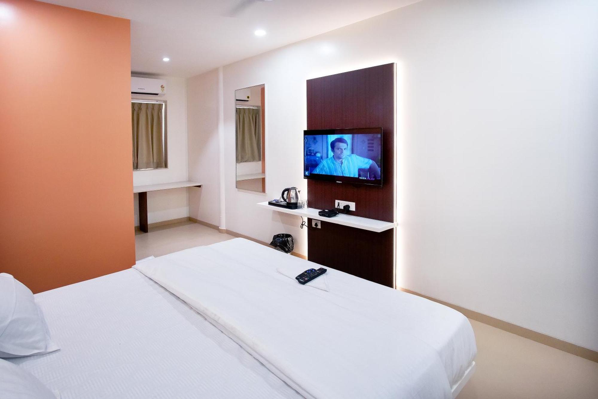 Hotel Haldi Nashik Zimmer foto