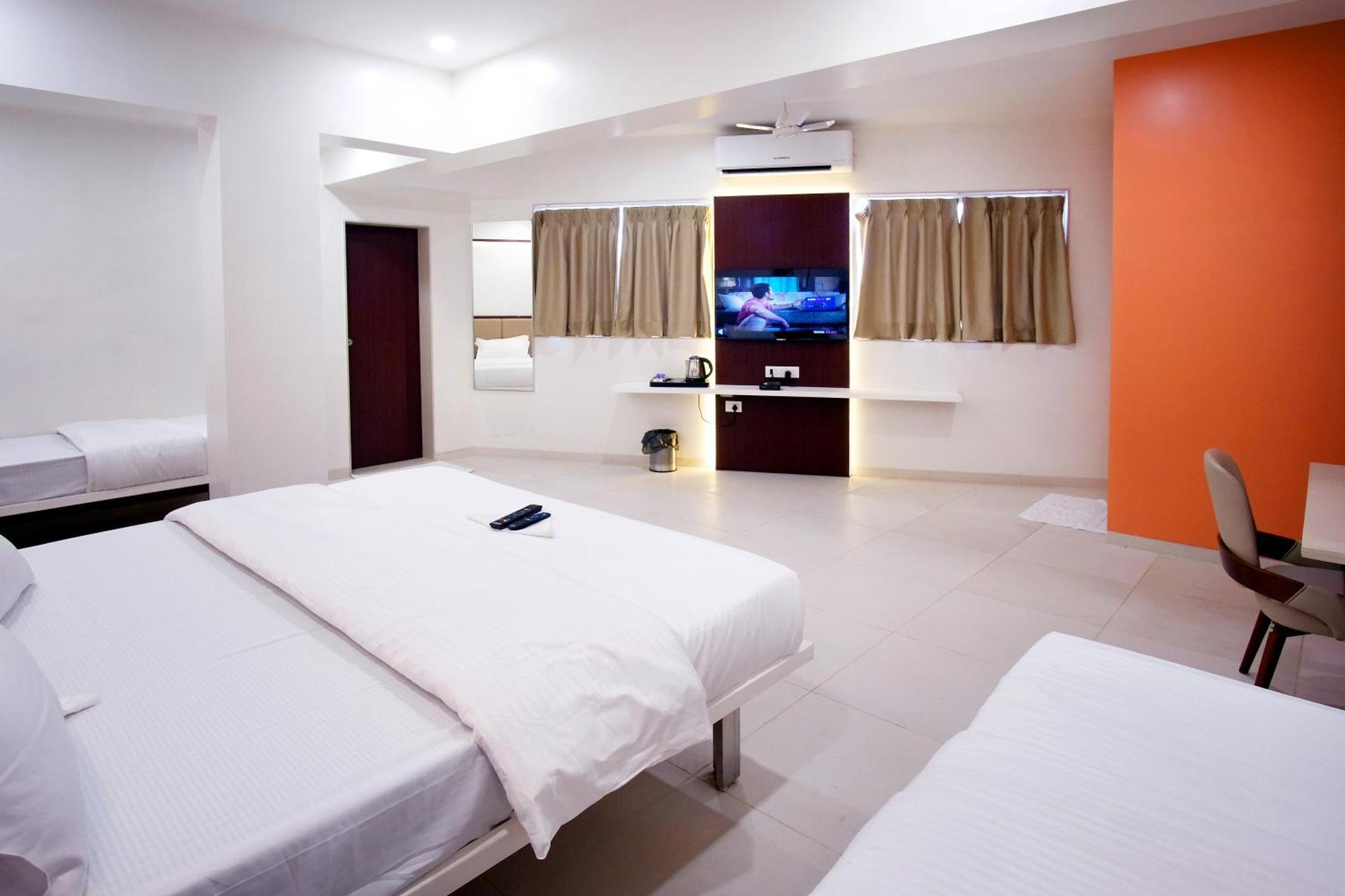 Hotel Haldi Nashik Exterior foto