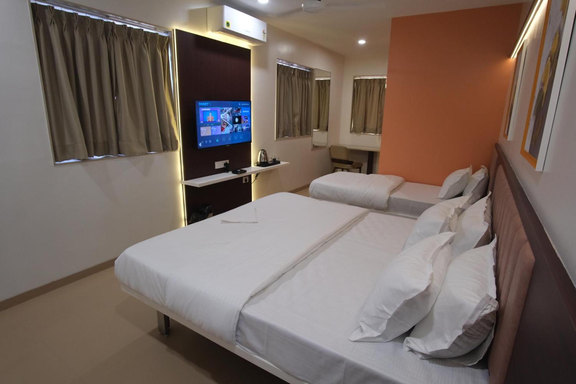 Hotel Haldi Nashik Exterior foto