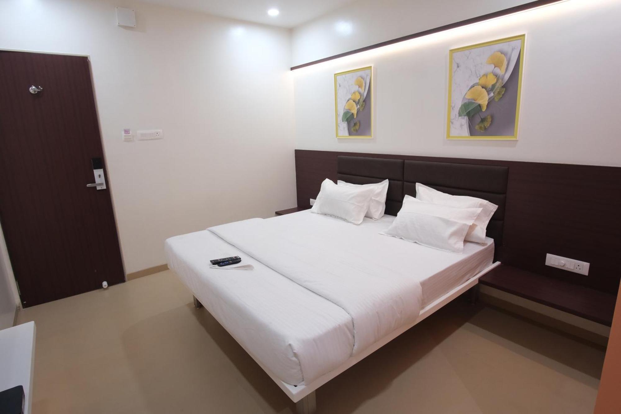 Hotel Haldi Nashik Exterior foto