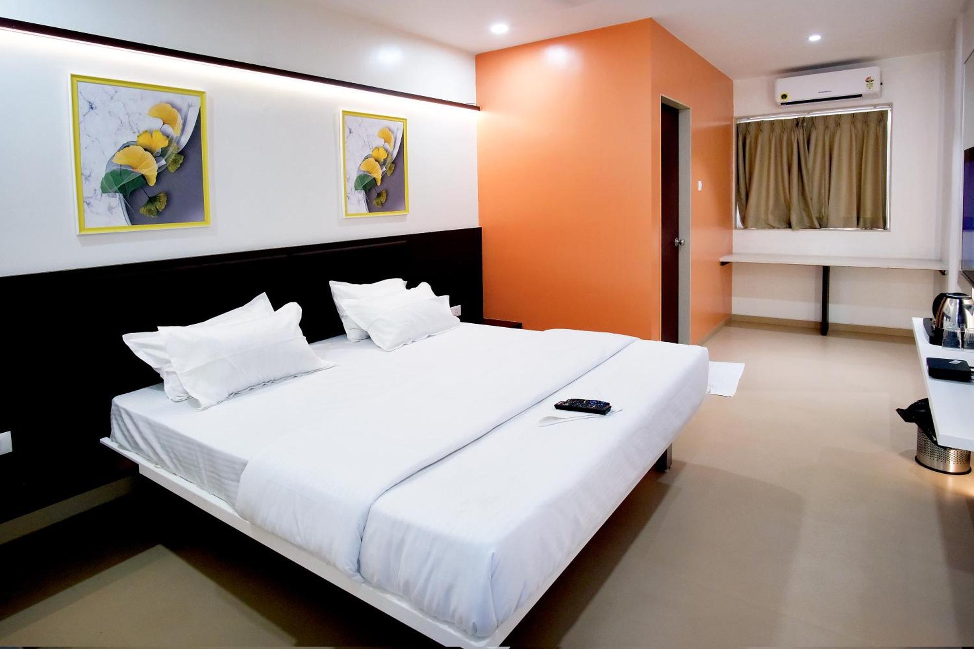 Hotel Haldi Nashik Exterior foto